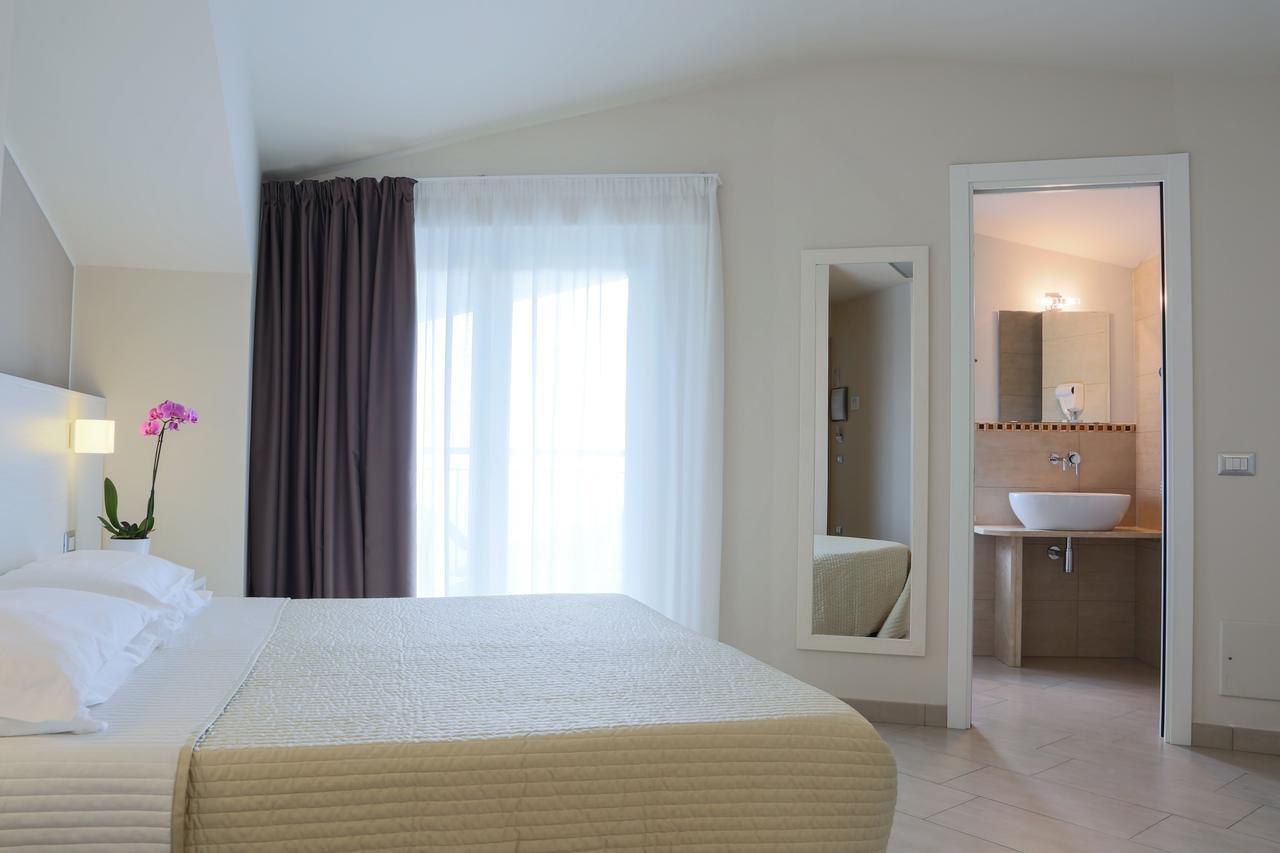 Hotel Beatrice Sirolo Kültér fotó